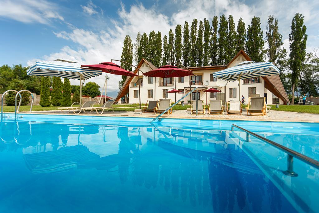 Dolinnka Hotel Cholpon-Ata Exteriör bild