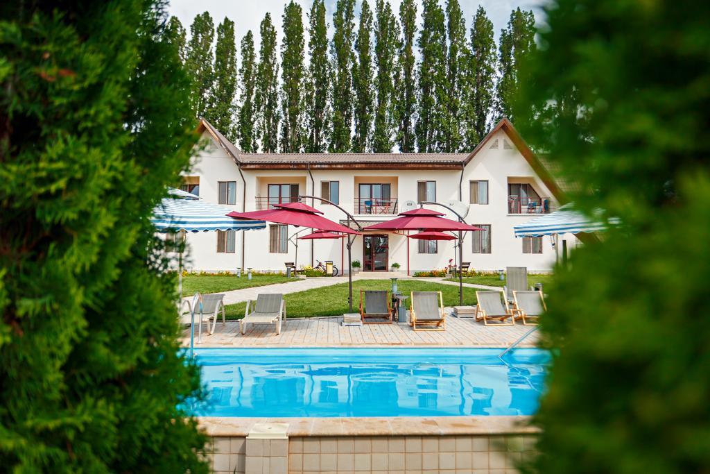 Dolinnka Hotel Cholpon-Ata Exteriör bild