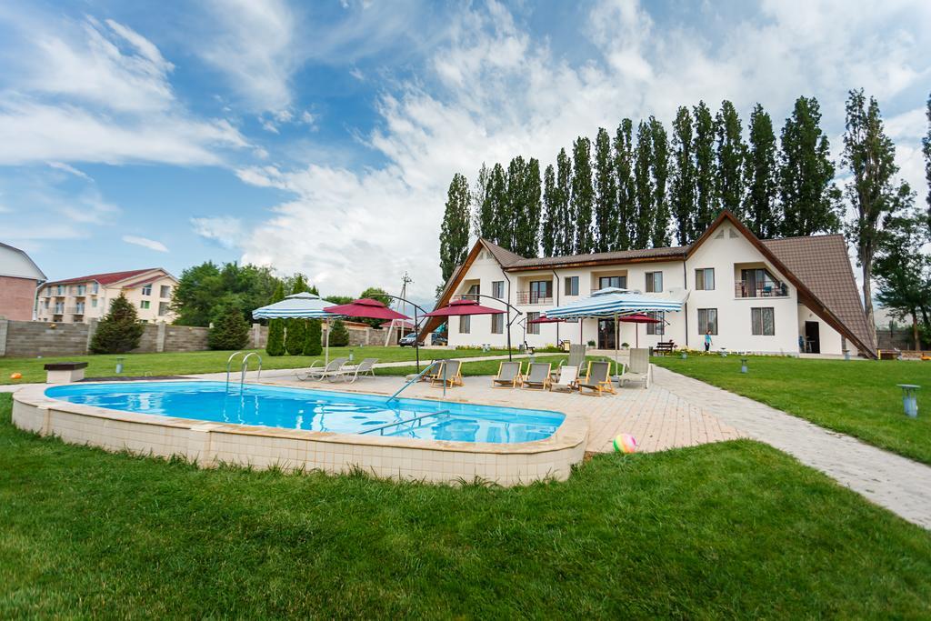 Dolinnka Hotel Cholpon-Ata Exteriör bild