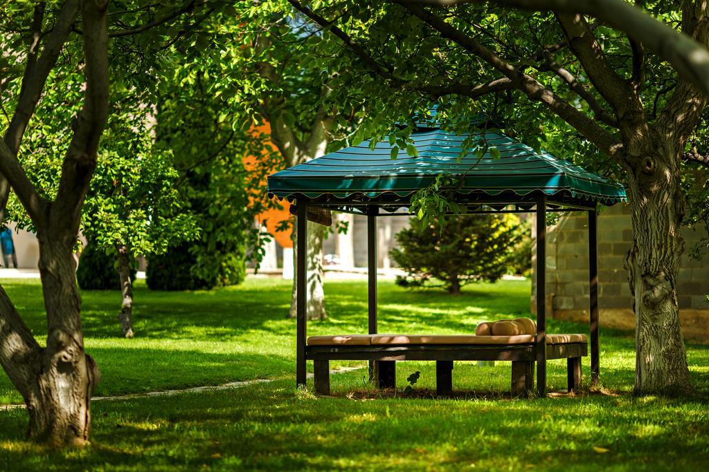 Dolinnka Hotel Cholpon-Ata Exteriör bild